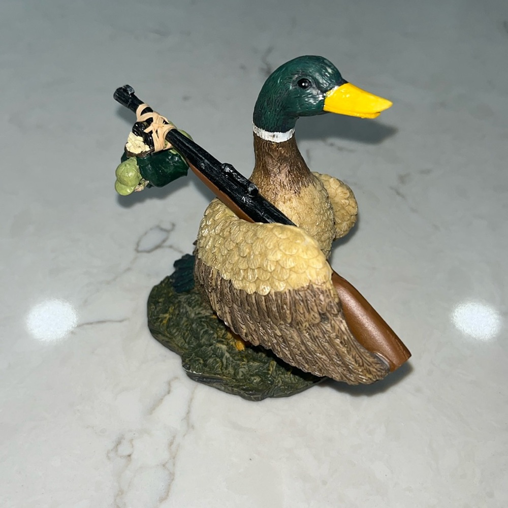 Mallard Duck Runaway with Gun and Pouch Sack Ceramic - Picture 7 of 8